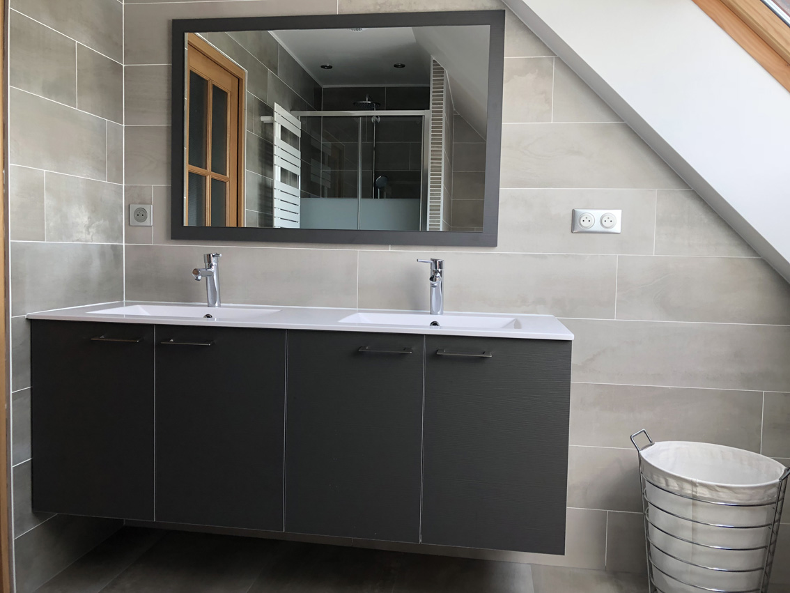 Meuble salle de bain et miroir assorti