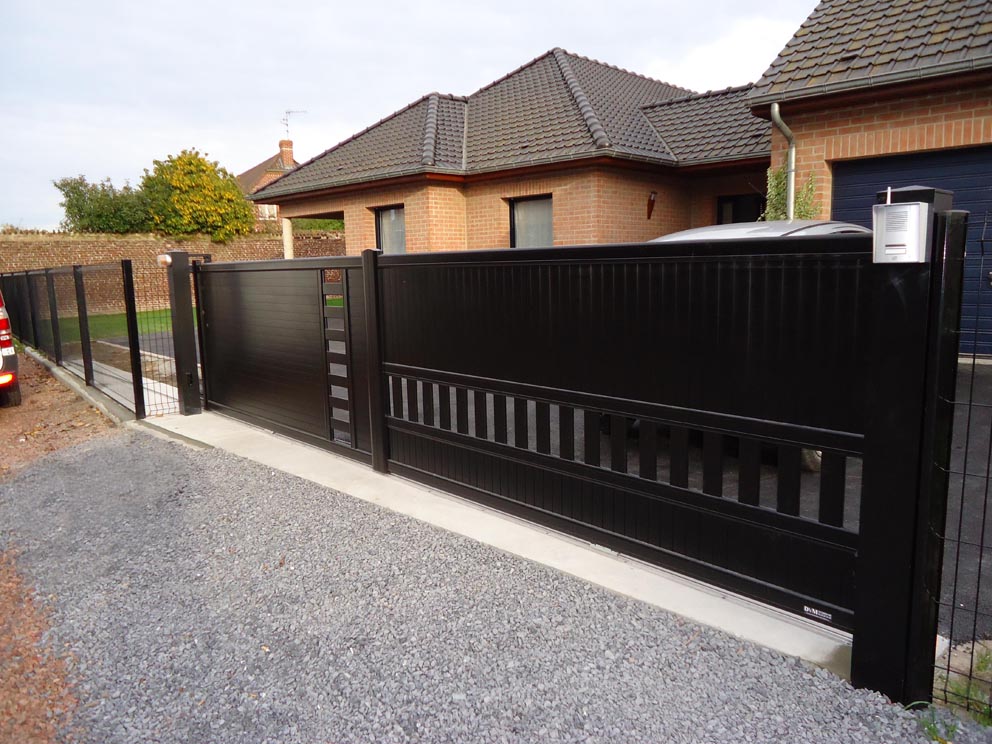 Portail Coulissant Noir 9005