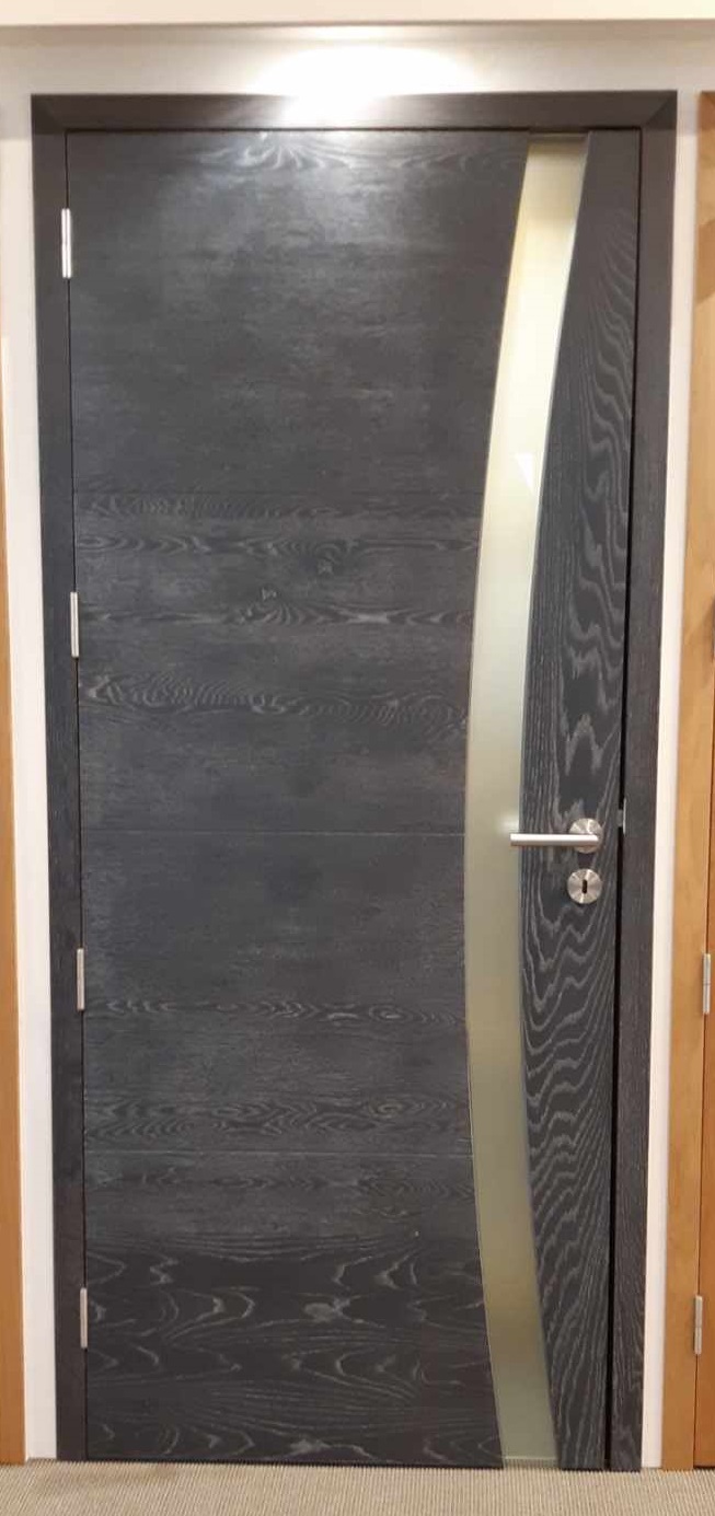 Porte scirocco en chene ardoise brosse avec vitrage depoli