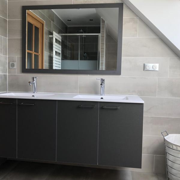 Meuble salle de bain et miroir assorti