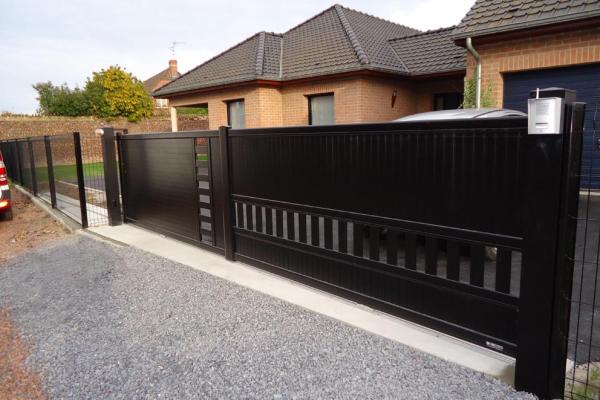 Portail Coulissant Noir 9005