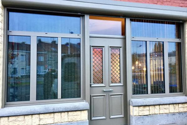 Porte belm asteria teinte bronze avec fenetre aluminium et volet