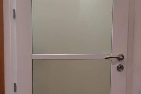 Porte comete coloris blanc satin avec vitrage depoli