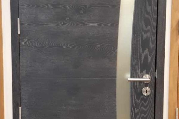 Porte scirocco en chene ardoise brosse avec vitrage depoli