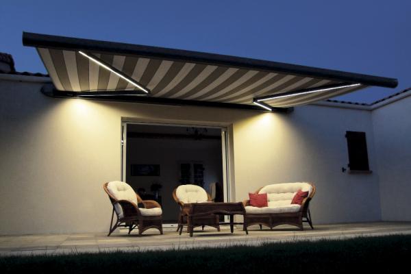 Store coffre onx avec barre led integre dans les bras