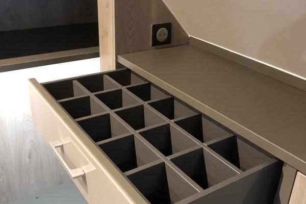 Tiroir tete verre laque avec croisillon